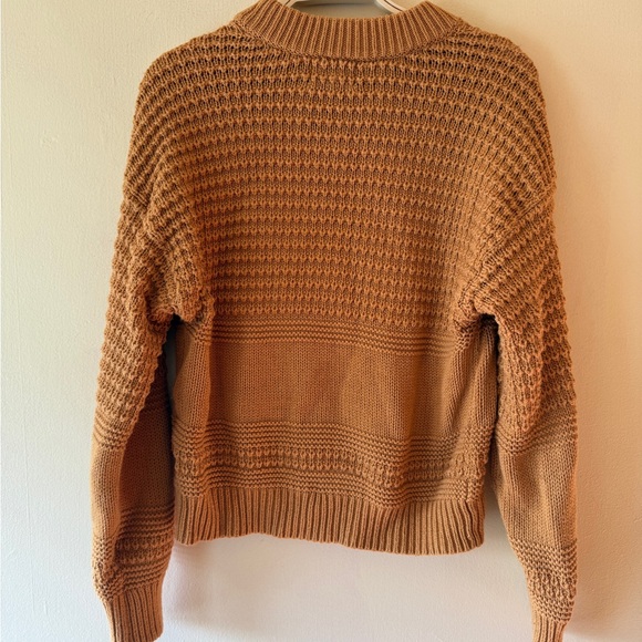 Universal Threads Sweater - Picture 2 of 4